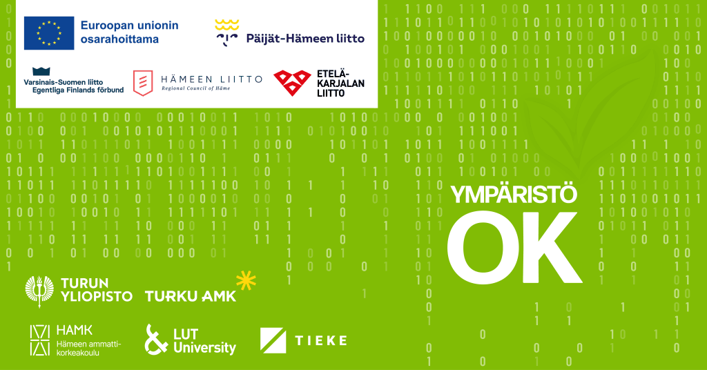 Vihreäpohjainen grafiikka, jossa taustalla on vaaleita binäärilukuja (0 ja 1) sekä lehtisymboli. Oikealla lukee isolla “YMPÄRISTÖ OK”. Yläreunassa valkoisella pohjalla rahoittaja- ja yhteistyökumppanilogot: Euroopan unionin tunnus ja teksti “Euroopan unionin osarahoittama”, Päijät-Hämeen liitto, Varsinais-Suomen liitto, Hämeen liitto (Regional Council of Häme) sekä Etelä-Karjalan liitto. Alareunassa kumppanilogot: Turun yliopisto, Turku AMK, Hämeen ammattikorkeakoulu (HAMK), LUT University ja TIEKE.