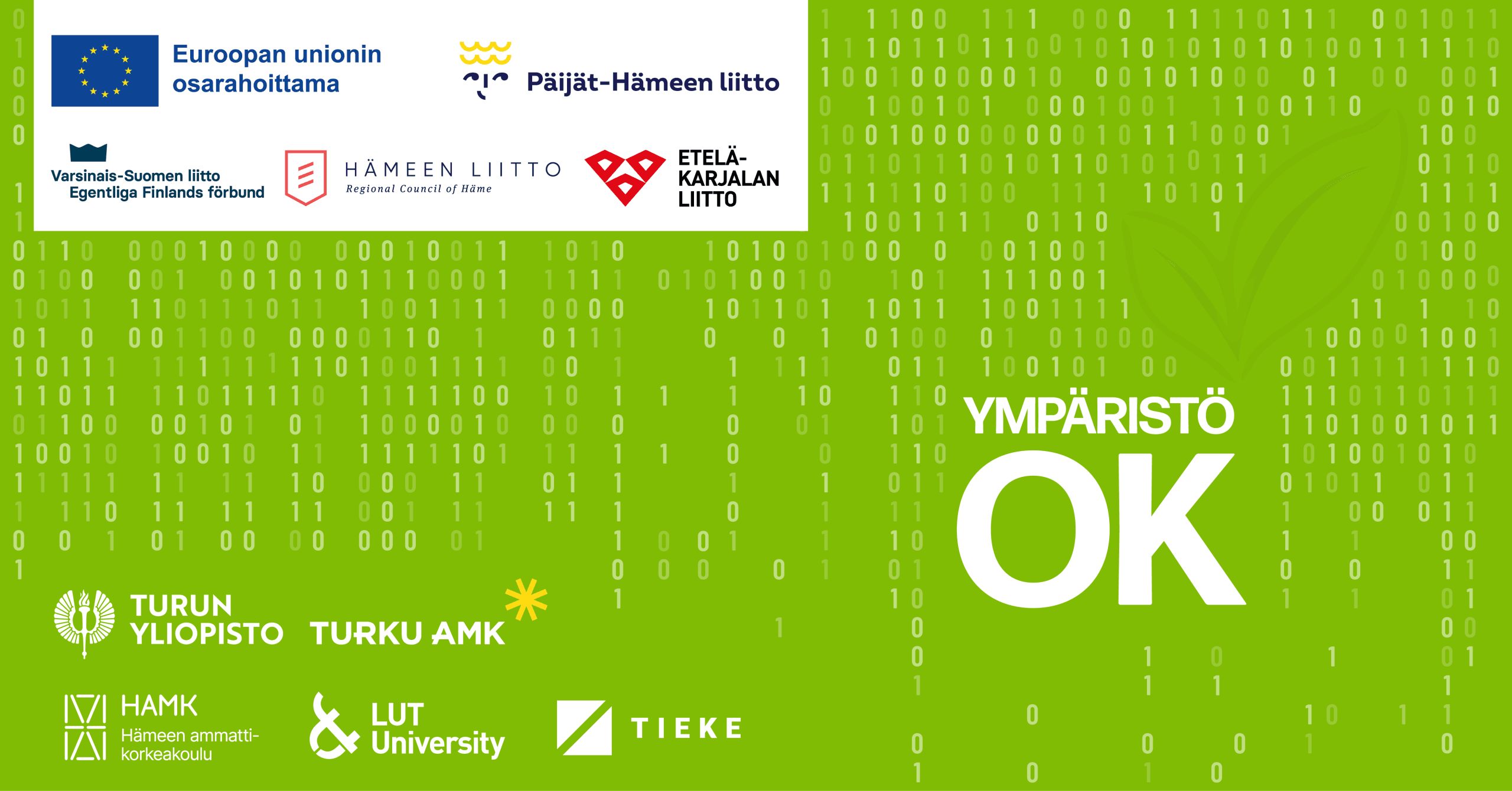 Vihreäpohjainen grafiikka, jossa taustalla on vaaleita binäärilukuja (0 ja 1) sekä lehtisymboli. Oikealla lukee isolla “YMPÄRISTÖ OK”. Yläreunassa valkoisella pohjalla rahoittaja- ja yhteistyökumppanilogot: Euroopan unionin tunnus ja teksti “Euroopan unionin osarahoittama”, Päijät-Hämeen liitto, Varsinais-Suomen liitto, Hämeen liitto (Regional Council of Häme) sekä Etelä-Karjalan liitto. Alareunassa kumppanilogot: Turun yliopisto, Turku AMK, Hämeen ammattikorkeakoulu (HAMK), LUT University ja TIEKE.